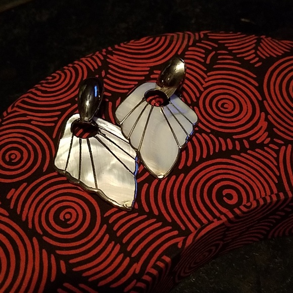 Shell Earrings - Picture 4 of 4